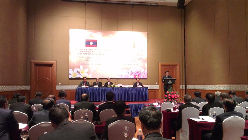 ການພັດທະນາເສດຖະກິດການຕະຫຼາດຕາມກຳນົດທິດສັງຄົມນິຍົມຢູ່ຫວຽດນາມແລະລາວ